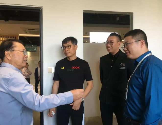 (美的老板是谁)美的老板何享健，坐拥2250亿财富无人继承，三个孩子均为老总  第9张