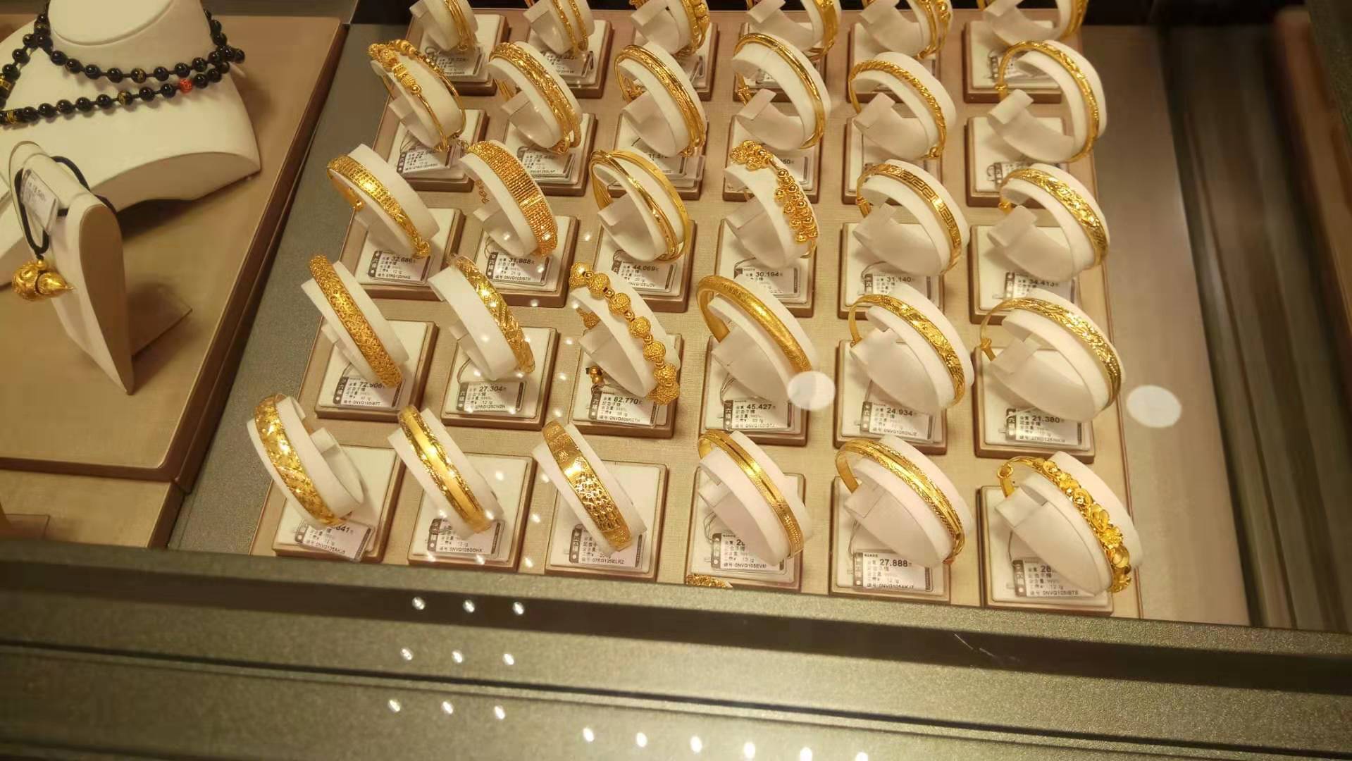 (黄金贵)古法黄金悄然走红郑州市场,每克平均贵50元仍供不应求 第1张 (黄金贵)古法黄金悄然走红郑州市场,每克平均贵50元仍供不应求 第1张