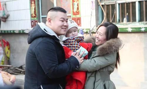 (岳云鹏身价)岳云鹏身价上亿，给5个姐姐买房买车，亲弟弟却在农村种地  第12张