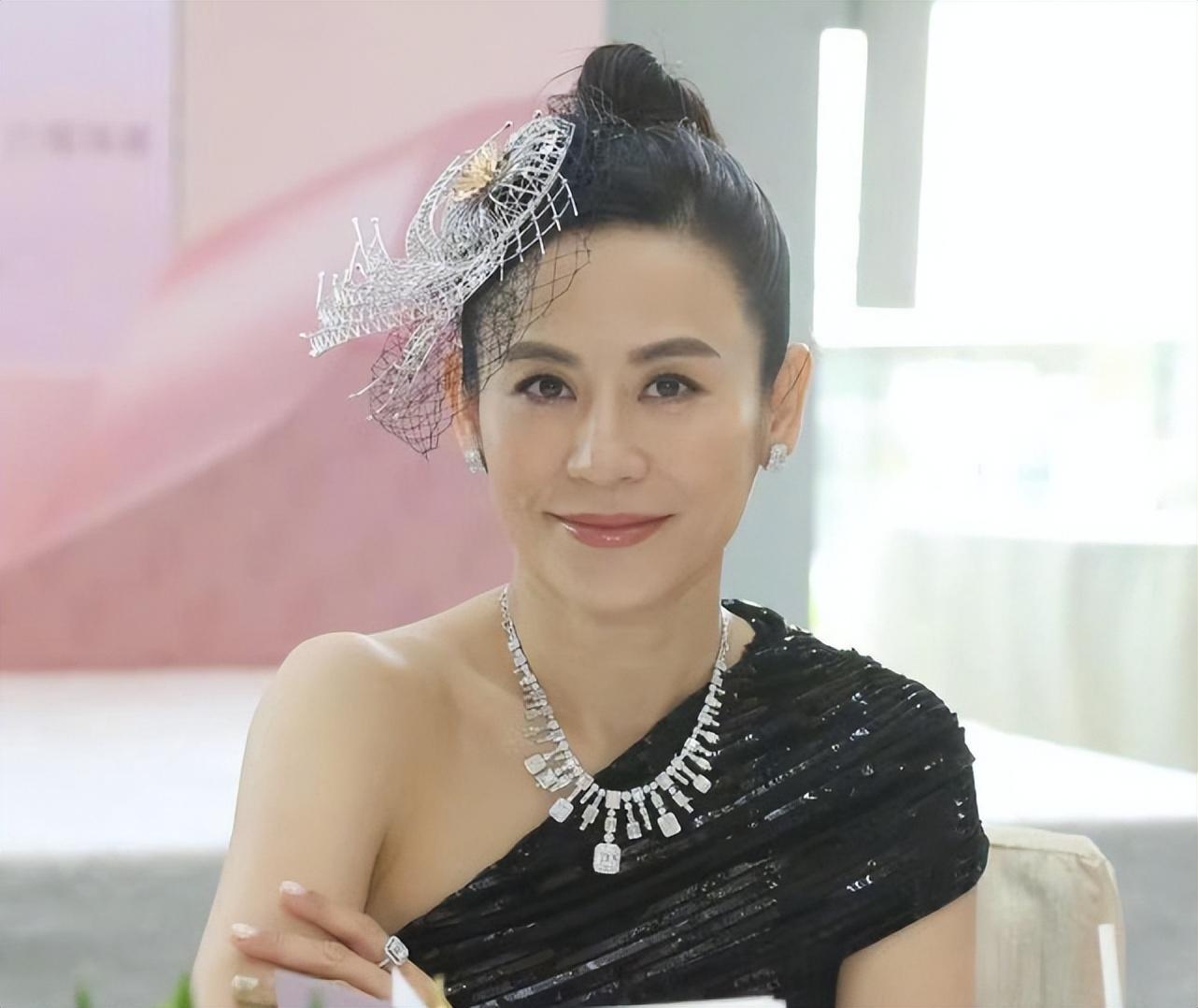 (宣萱回应王宝钏挖野菜)王宝钏挖野菜梗爆红，男女主演均回应，陈浩民被骂惨宣萱获力挺  第4张