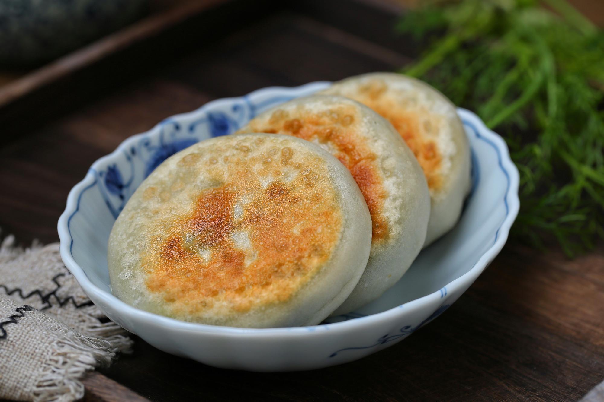 (馅饼的做法怎么和面)做馅饼到底该用什么水和面?家传几十年的手艺，皮薄馅大倍儿鲜美  第1张