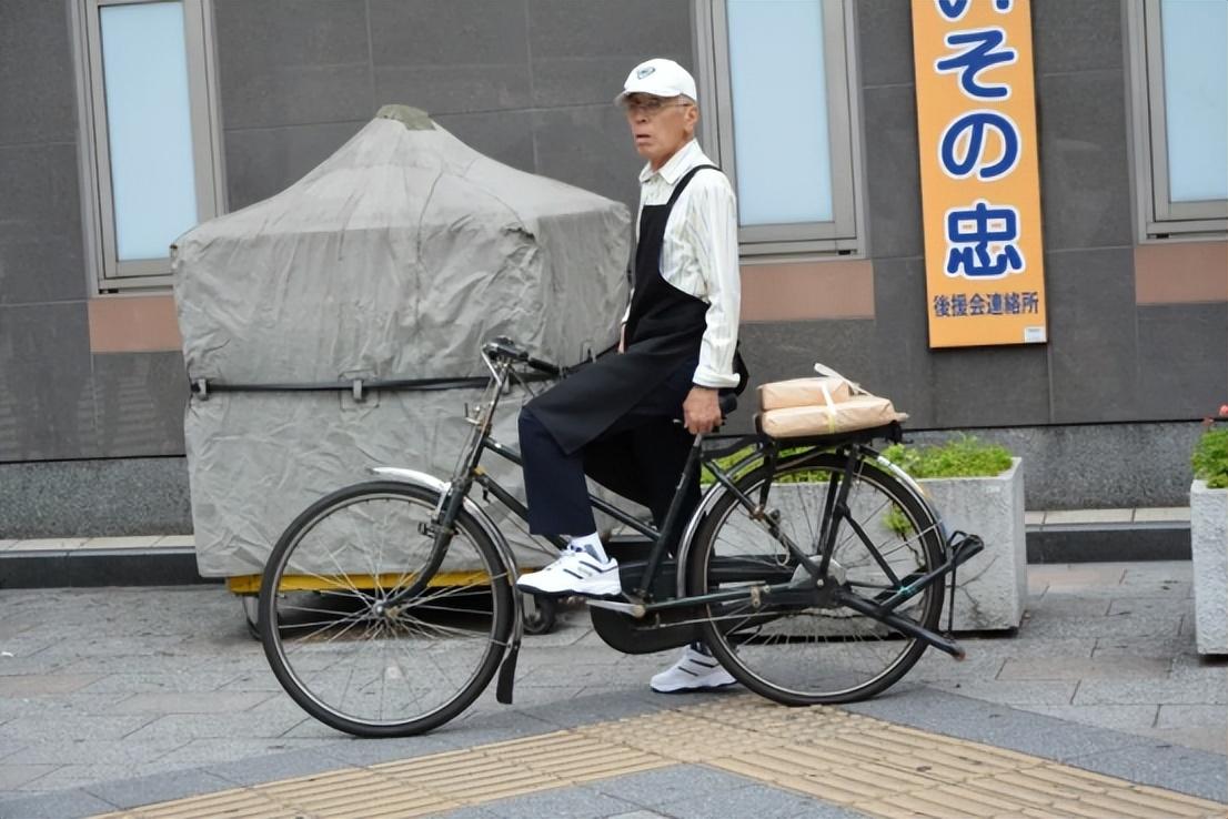 (日本退休工资多少钱一个月)日本人口老龄化有多严重?1/4老人65岁还上班,白发苍苍仍不退休 第2张 (日本退休工资多少钱一个月)日本人口老龄化有多严重?1/4老人65岁还上班,白发苍苍仍不退休 第2张