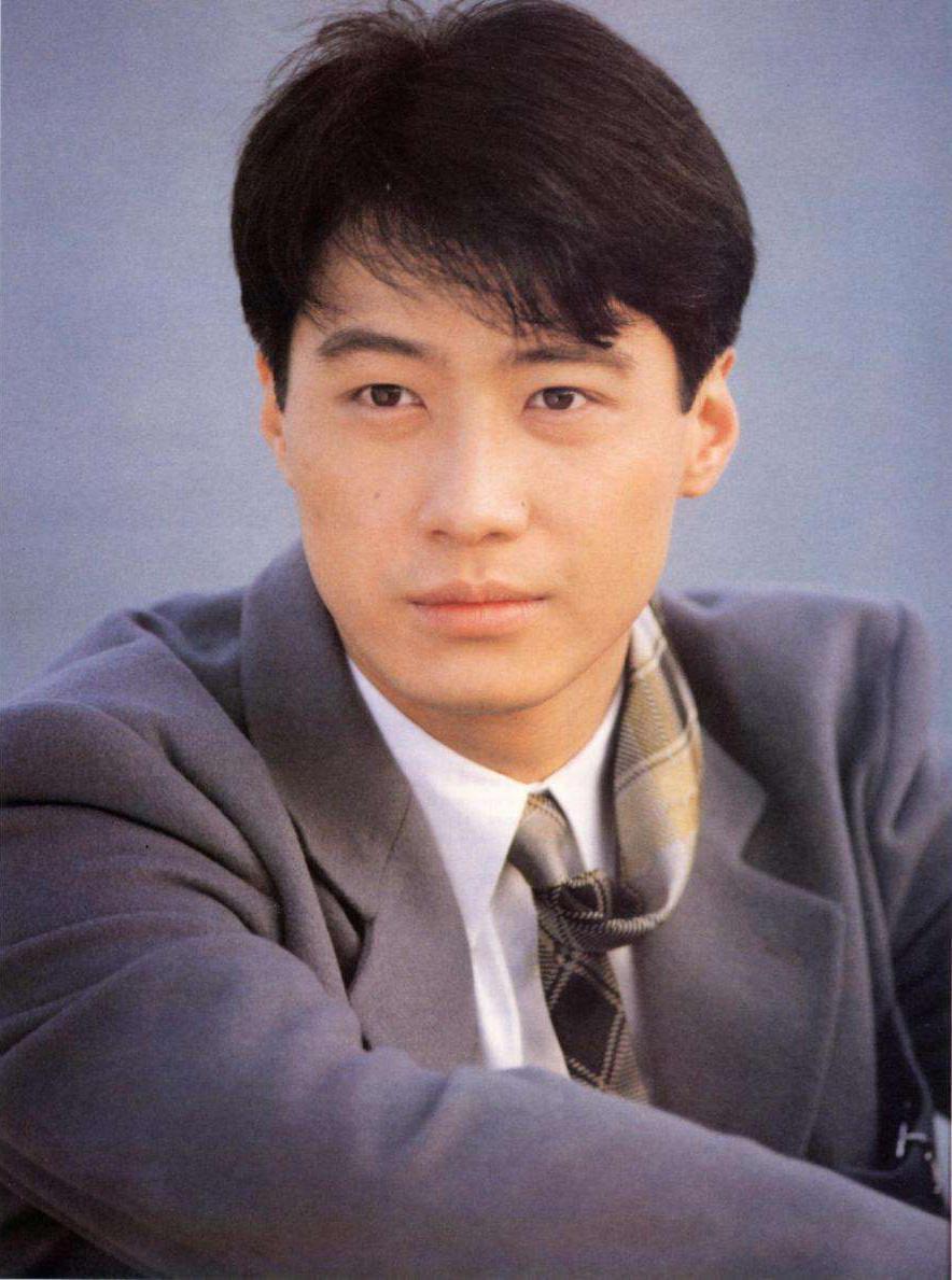 (黎明资产有多少亿)黎明带妻女坐千万游艇出海，被曝想追生儿子，上亿资产不分给妻子  第10张