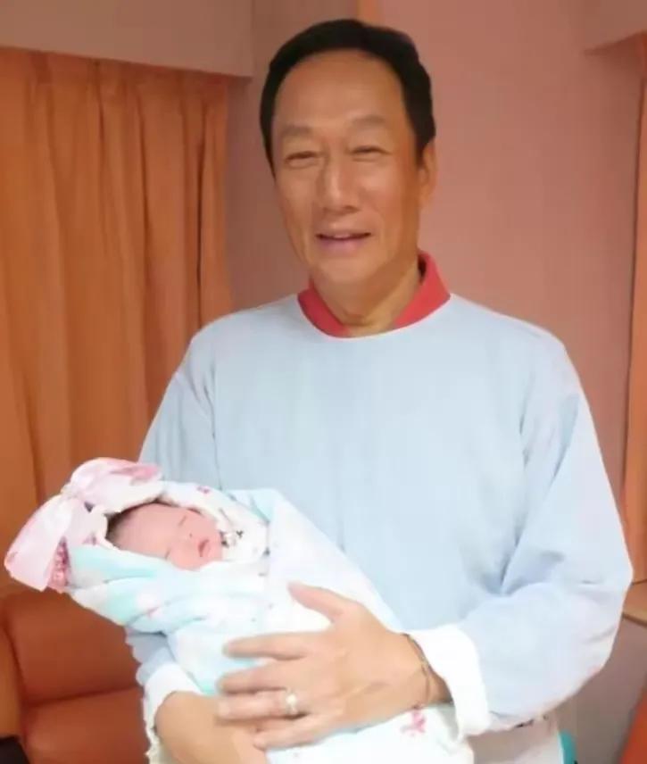 郭台铭身价,郭台铭:原配离世直呼上帝不公,却转身娶了比儿子大两岁的小娇妻 第27张 郭台铭身价,郭台铭:原配离世直呼上帝不公,却转身娶了比儿子大两岁的小娇妻 第27张