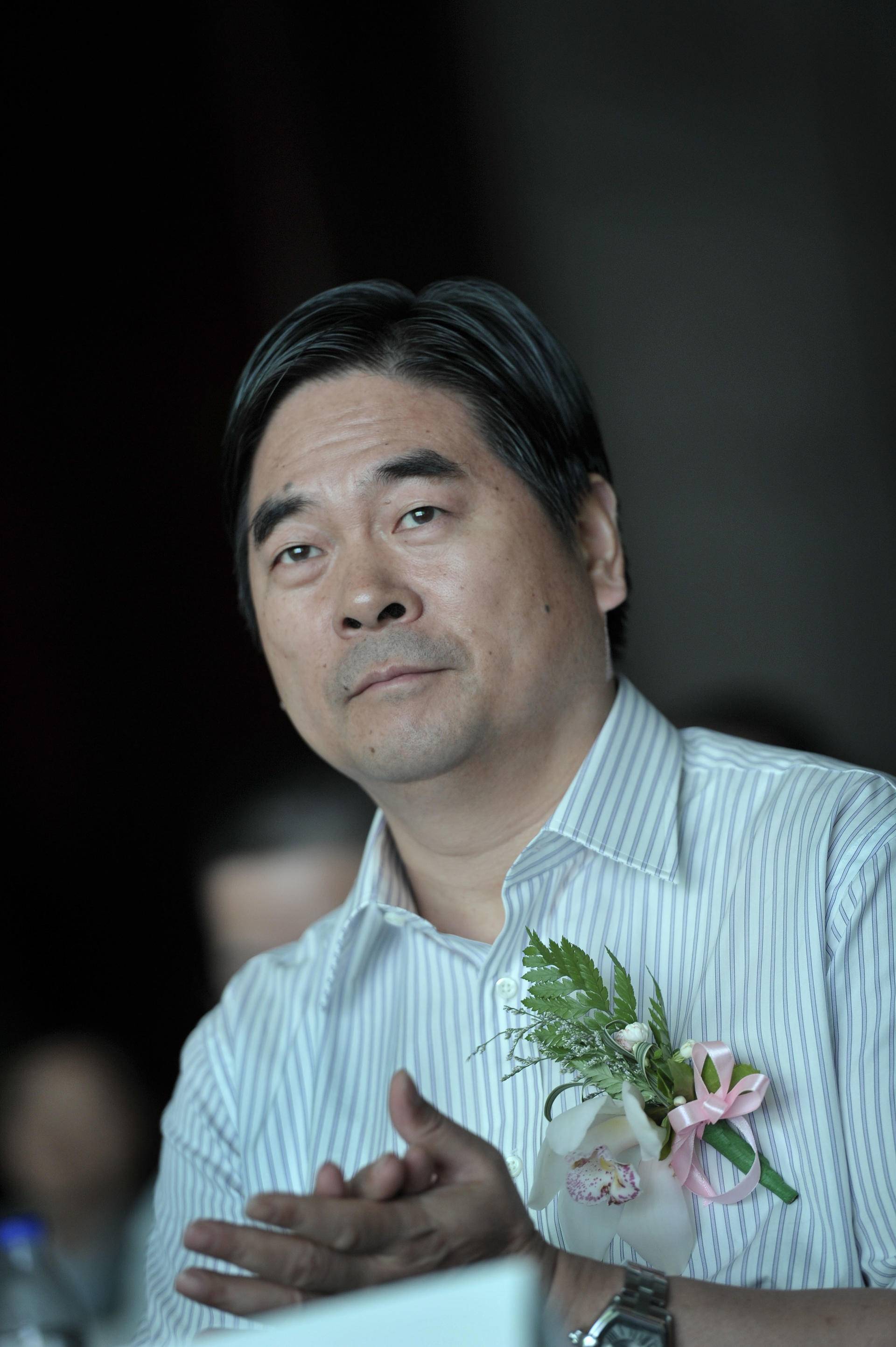 (吾悦广场老板是谁)新城董事长猥亵案续:王振华辞职仍为实控人，新城继续建吾悦广场  第1张