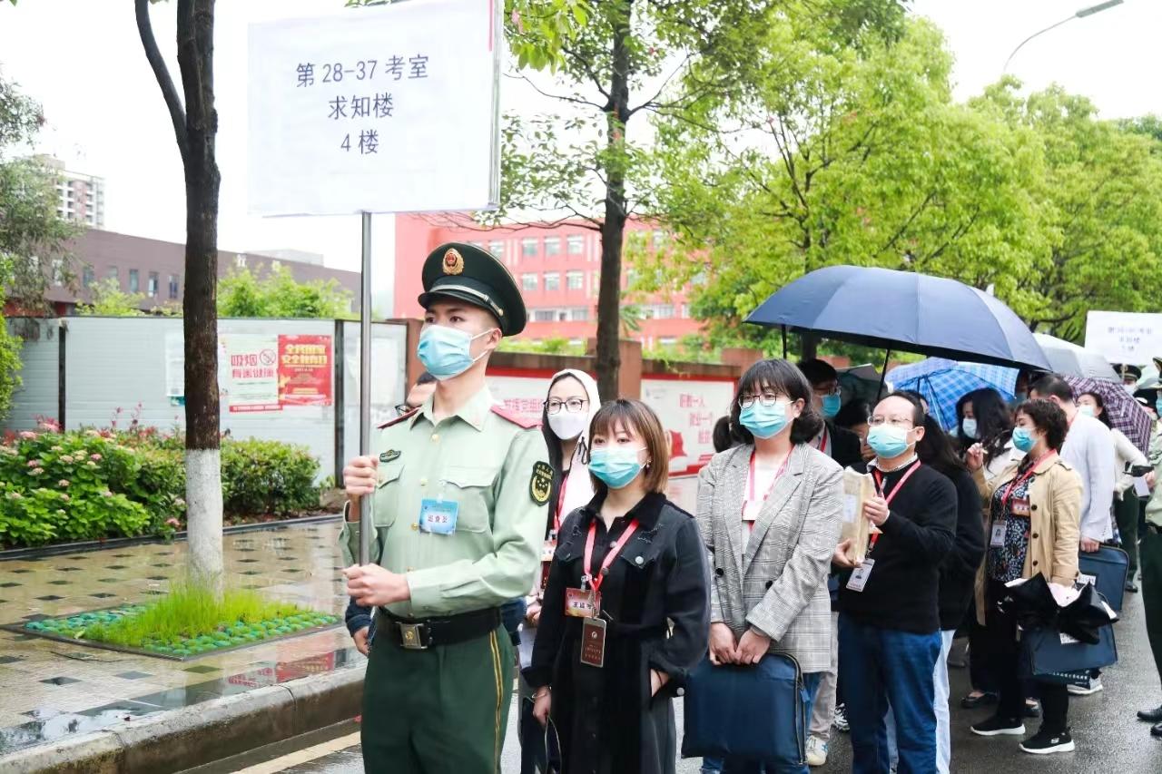 (文员工资多少钱一个月)军队文职人员的工资待遇有多高,招考标准是什么?看完后想报考了 第2张 (文员工资多少钱一个月)军队文职人员的工资待遇有多高,招考标准是什么?看完后想报考了 第2张