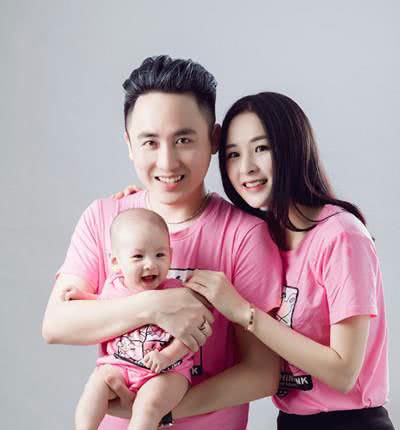 真真姐身价119亿,快手中4个身价过亿的女人,3个靠男人,1个靠自己带红老公 第6张 真真姐身价119亿,快手中4个身价过亿的女人,3个靠男人,1个靠自己带红老公 第6张