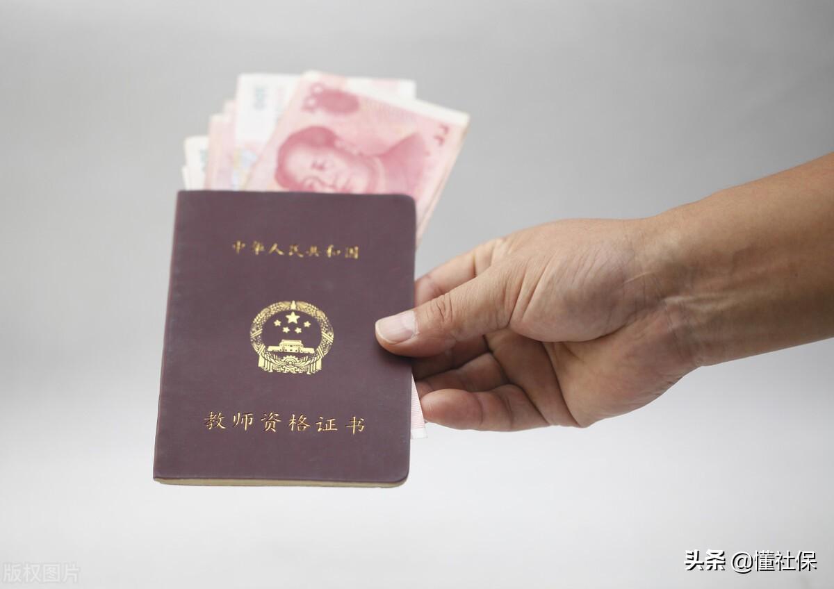 (7000工资扣多少税)目前自己税前工资7000,扣除五险一金后,真正到手多少钱? 第2张 (7000工资扣多少税)目前自己税前工资7000,扣除五险一金后,真正到手多少钱? 第2张