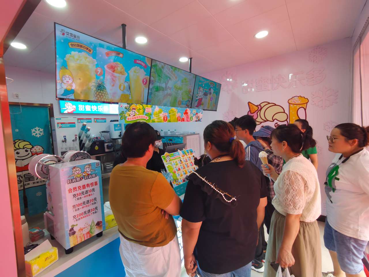 (奶茶店投资要多少钱)开奶茶店需要多少钱?加盟品牌好还是自创好? 第2张 (奶茶店投资要多少钱)开奶茶店需要多少钱?加盟品牌好还是自创好? 第2张