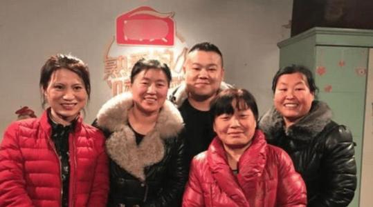 (岳云鹏身价)岳云鹏身价上亿，给5个姐姐买房买车，亲弟弟却在农村种地  第11张