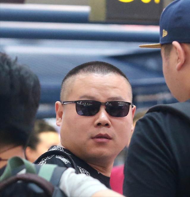 (岳云鹏身价)岳云鹏身价上亿，给5个姐姐买房买车，亲弟弟却在农村种地  第9张