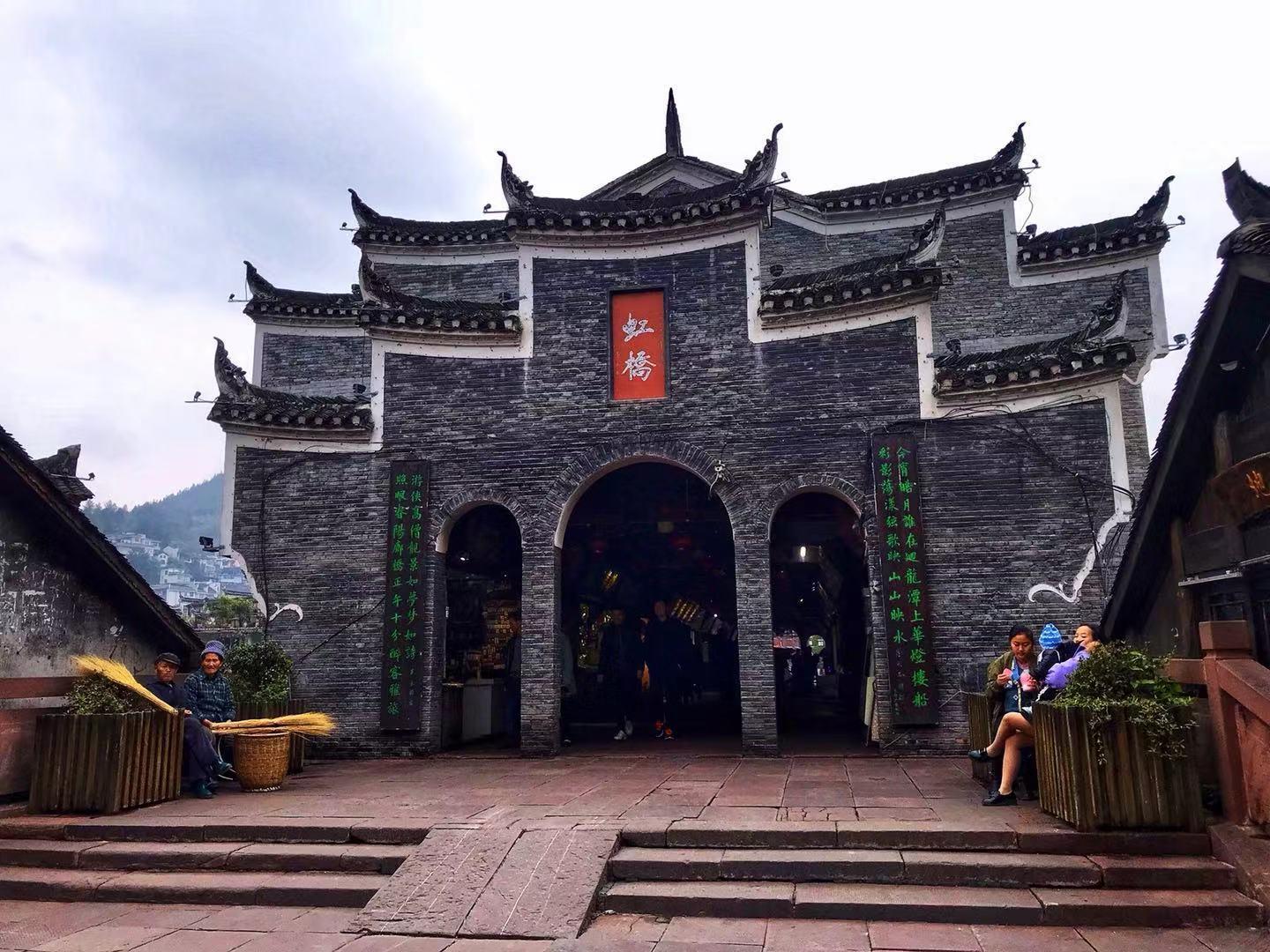 (凤凰古城在哪里)湖南凤凰古城,为什么现在越来越多的人不想去这里?  第3张 (凤凰古城在哪里)湖南凤凰古城,为什么现在越来越多的人不想去这里?  第3张