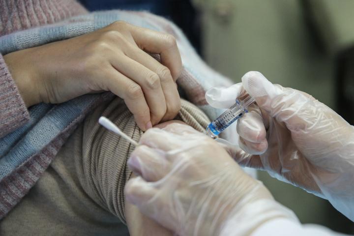 (九价疫苗价格一共多少钱)二价、四价、九价到底有啥区别?HPV疫苗八大热点问题，一文厘清  第1张