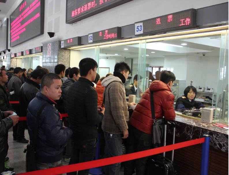 权威解答:车票可以代退吗?中铁银通卡如何买?坐火车可带白酒吗……(中铁银通卡官网)  第2张