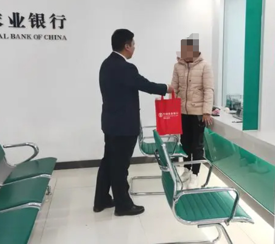 (银行利率2013)2013年,浙江大妈为高利息存1300万,1年后取钱时银行:我们都被骗了  第11张