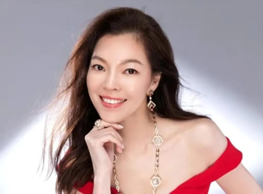 郭台铭身价,郭台铭:原配离世直呼上帝不公,却转身娶了比儿子大两岁的小娇妻 第18张 郭台铭身价,郭台铭:原配离世直呼上帝不公,却转身娶了比儿子大两岁的小娇妻 第18张