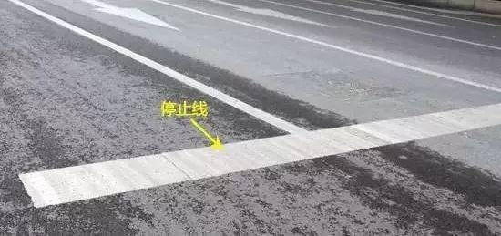 (黄白线指的是什么)车主必看 | 马路上的这几条线还分不清?一分钟看懂路面标线!  第9张
