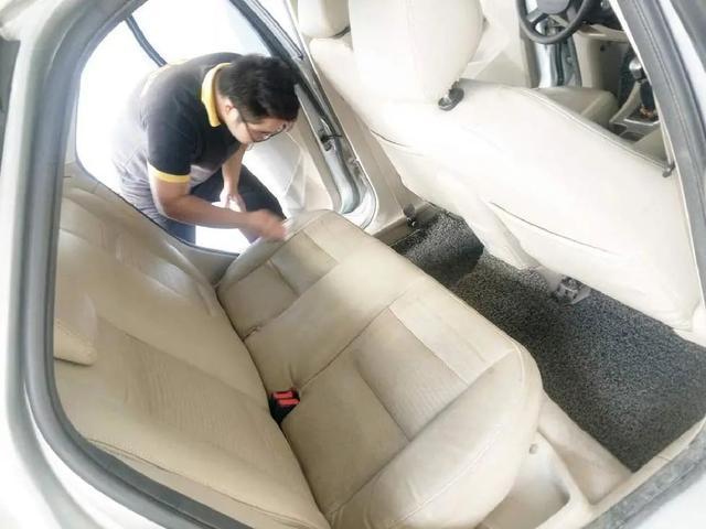 (汽车内饰多久清洗一次)汽车内饰多久清洗一次?新手肯定不清楚，让老司机告诉你答案  第4张
