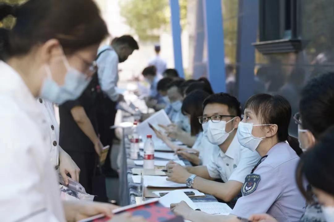 (文员工资多少钱一个月)军队文职人员的工资待遇有多高,招考标准是什么?看完后想报考了 第5张 (文员工资多少钱一个月)军队文职人员的工资待遇有多高,招考标准是什么?看完后想报考了 第5张