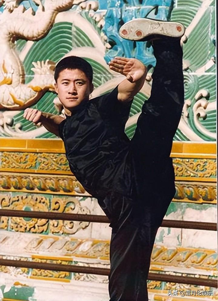 (吴京身价)从服务员到百亿影帝，吴京20亿身价背后，是谢楠的那句“我养你”  第7张