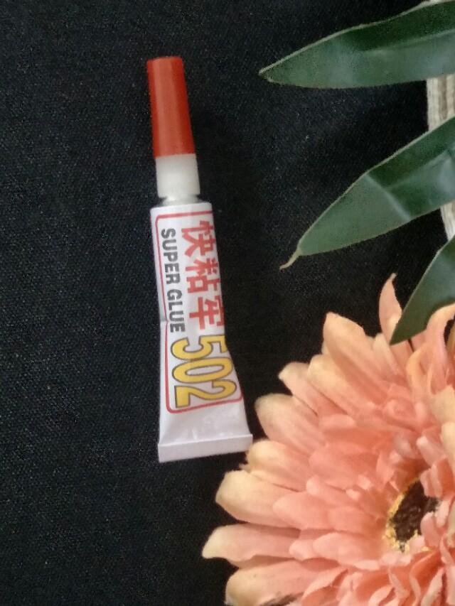 (胶水粘在手上怎样才能快速洗掉)502胶水最怕“它”,把手粘住了只需要这样"泡",就可以快速解除 第1张 (胶水粘在手上怎样才能快速洗掉)502胶水最怕“它”,把手粘住了只需要这样"泡",就可以快速解除 第1张