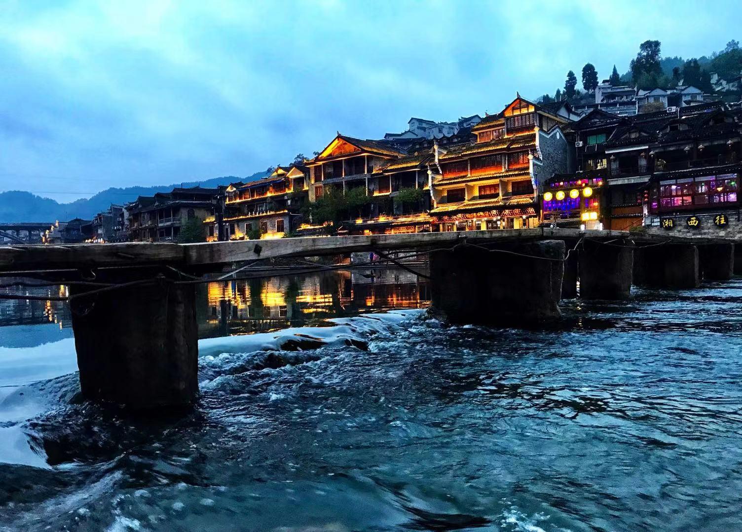 (凤凰古城在哪里)湖南凤凰古城,为什么现在越来越多的人不想去这里?  第7张 (凤凰古城在哪里)湖南凤凰古城,为什么现在越来越多的人不想去这里?  第7张