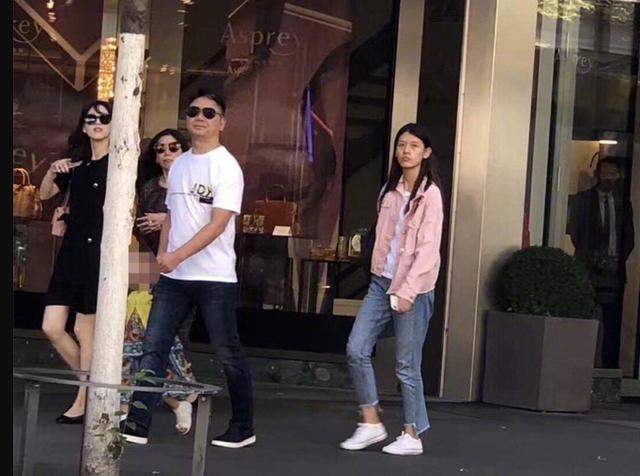 (京东老板是谁)“京东老板”刘强东:把女儿宠成公主,儿子却是他一生的痛 第4张 (京东老板是谁)“京东老板”刘强东:把女儿宠成公主,儿子却是他一生的痛 第4张