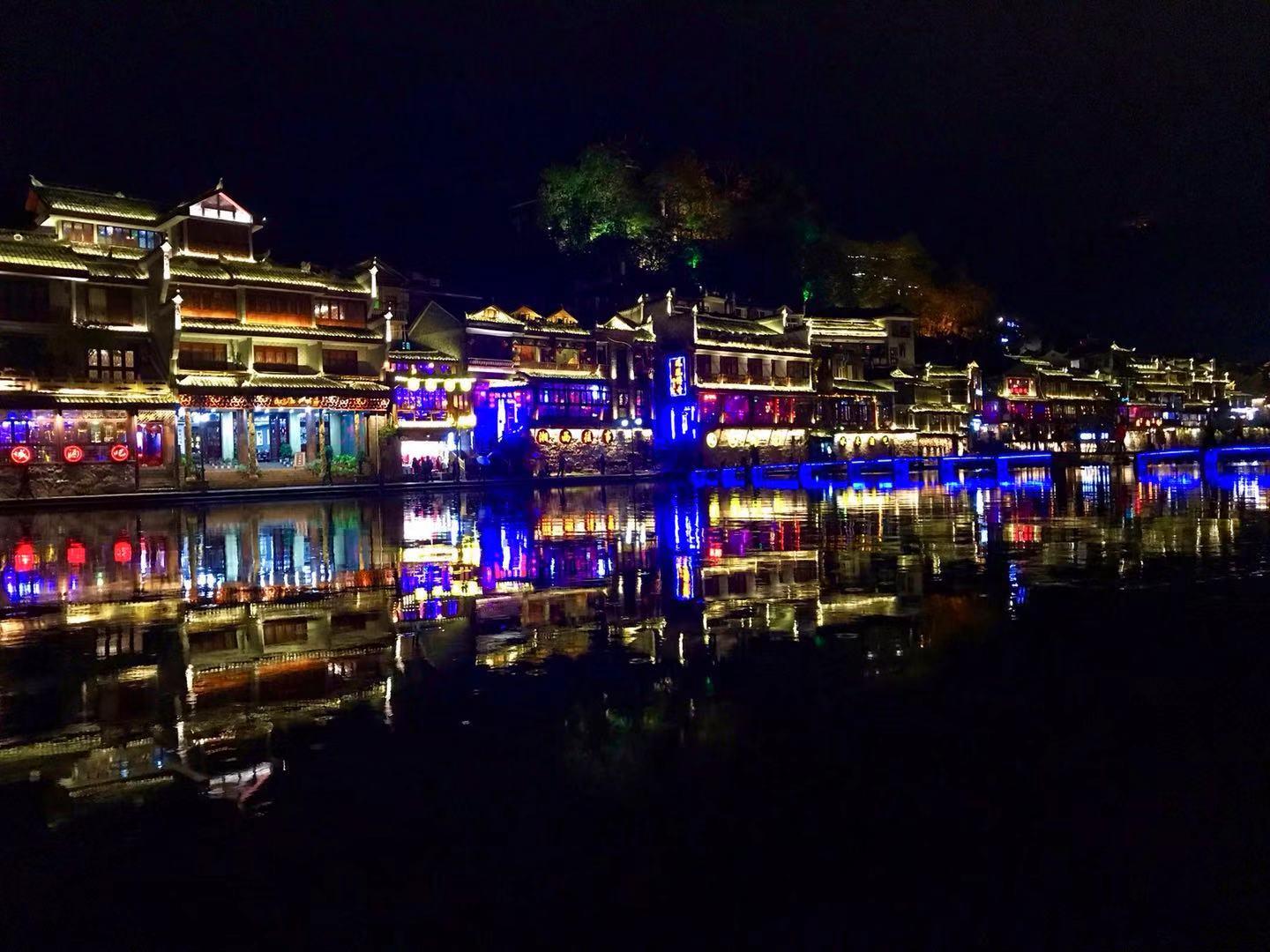 (凤凰古城在哪里)湖南凤凰古城,为什么现在越来越多的人不想去这里?  第5张 (凤凰古城在哪里)湖南凤凰古城,为什么现在越来越多的人不想去这里?  第5张