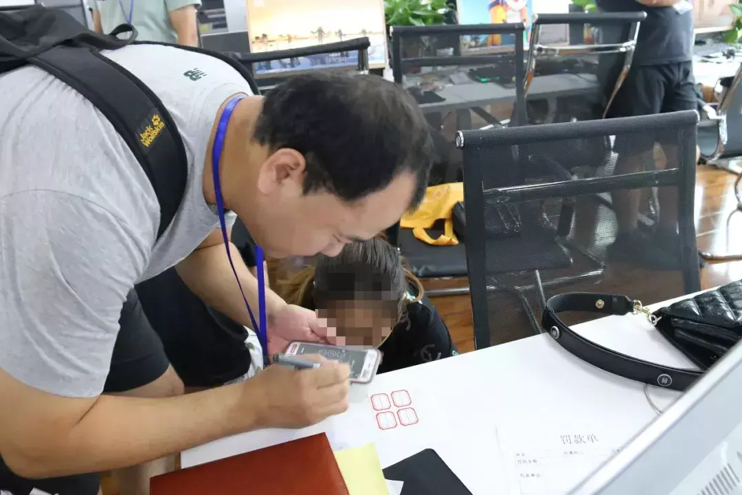 (蚂蚁借呗提升额度审核多久)速看!“蚂蚁金服工作人员”要帮你提升“借呗”额度  第2张