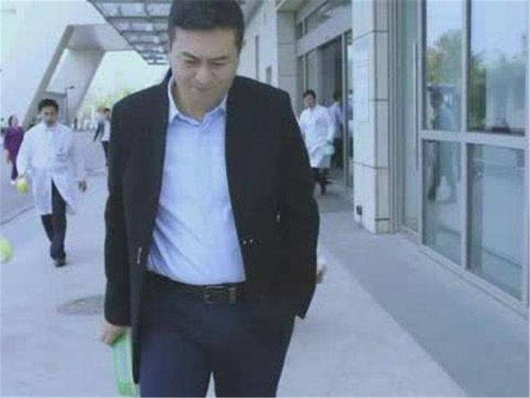 (李宇春身价多少亿)38岁的李宇春患病,为什么身价上亿也治不好?网友:不死的癌症 第3张 (李宇春身价多少亿)38岁的李宇春患病,为什么身价上亿也治不好?网友:不死的癌症 第3张