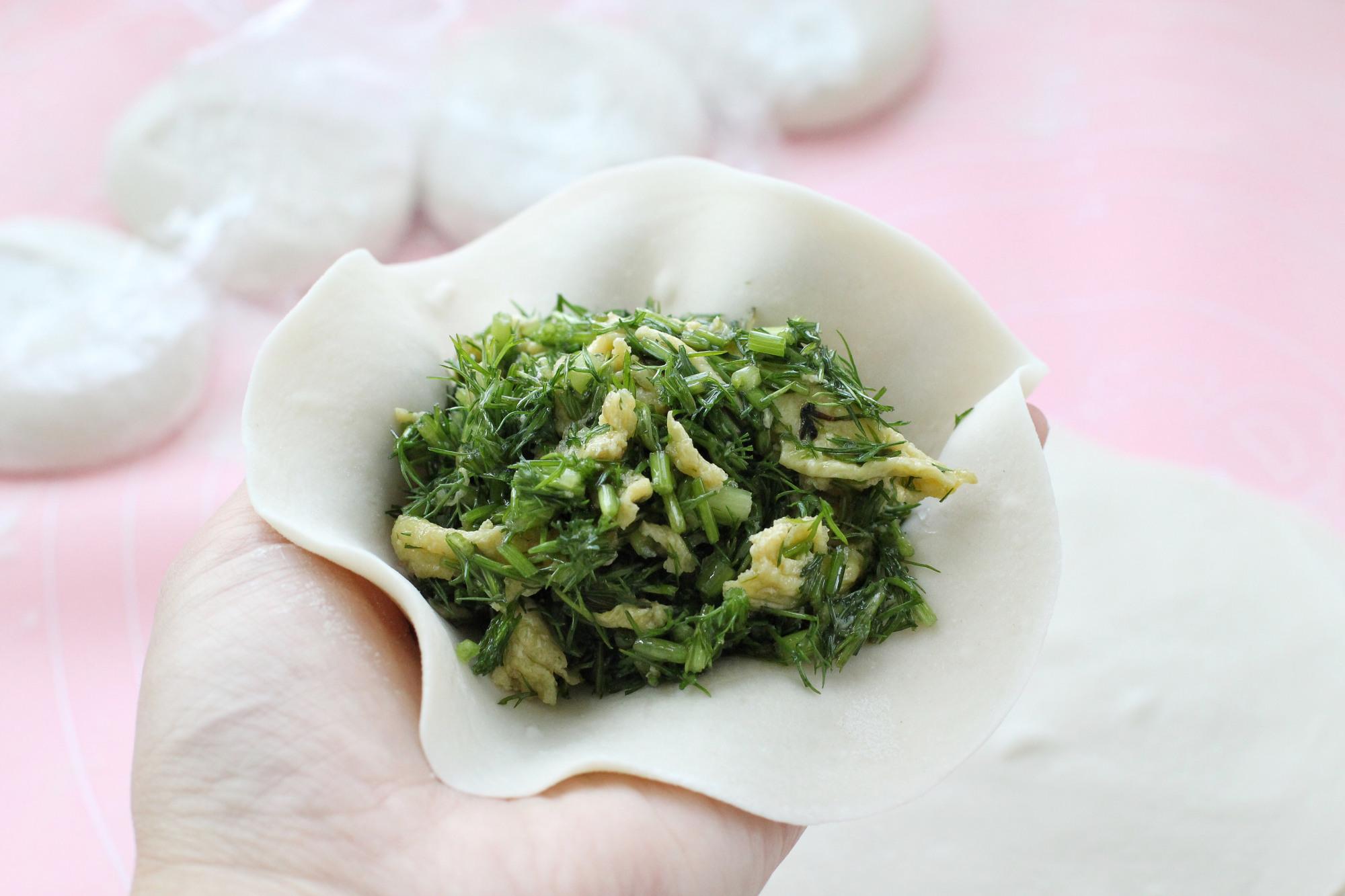 (馅饼的做法怎么和面)做馅饼到底该用什么水和面?家传几十年的手艺，皮薄馅大倍儿鲜美  第10张