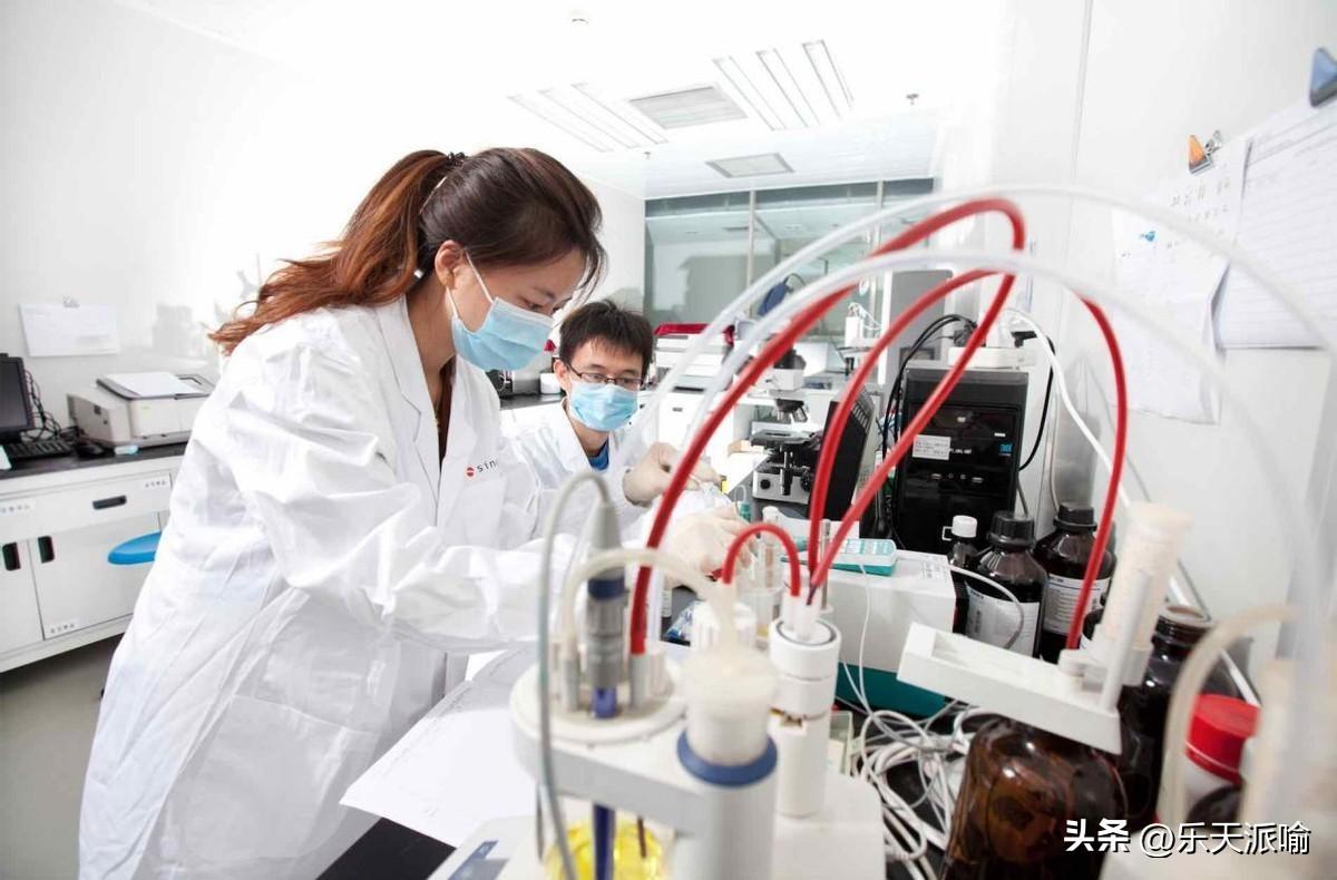 (大学老师工资一般多少)大学教师收入能有多少?看看高校副教授的工资条，和理想差距大  第5张