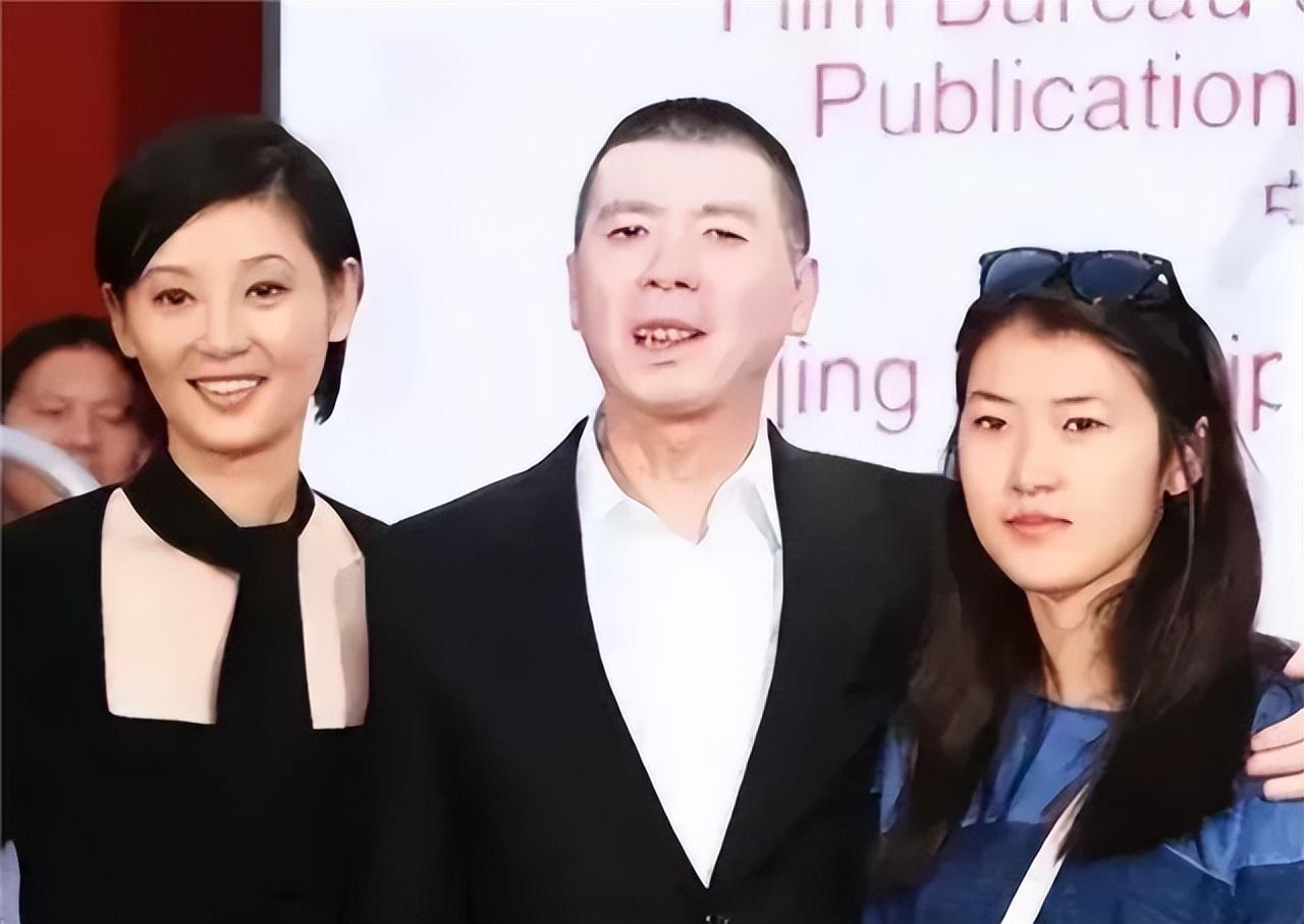 (全家移民)冯小刚被曝携全家移民美国,本尊否认:只是送女儿上学,寒假归国 第7张 (全家移民)冯小刚被曝携全家移民美国,本尊否认:只是送女儿上学,寒假归国 第7张