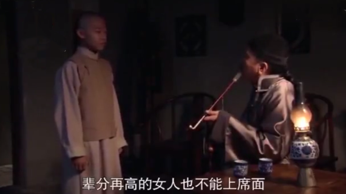 (女孩到山东男友家吃饭分桌引争议)南方女孩到山东男友家吃饭，因分桌引争议，不让上桌就是陋习?  第3张