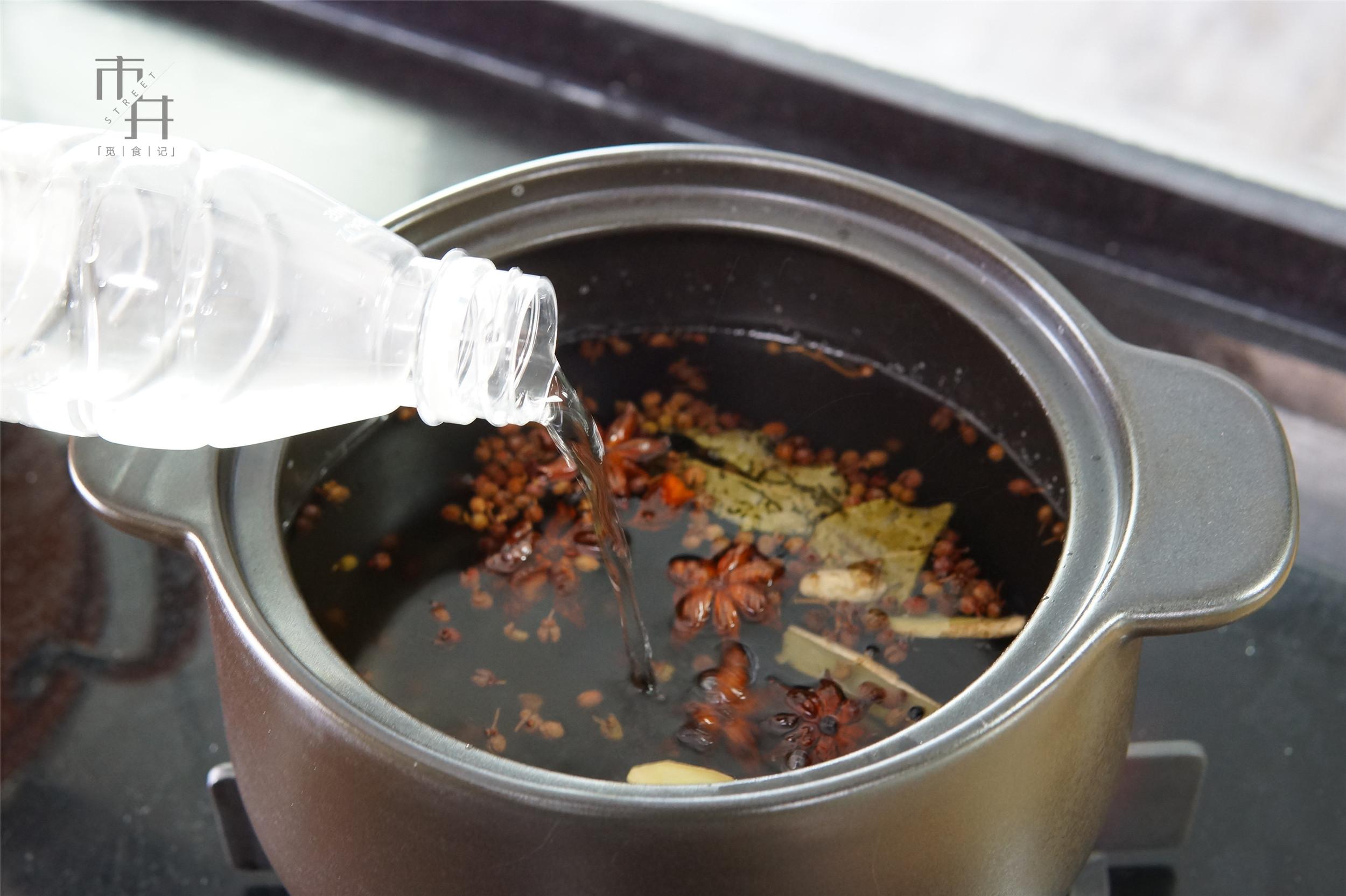 (咸鸭蛋的腌制方法)腌咸鸭蛋,奶奶用了几十年的好方法,个个流油起沙,不用泥很干净  第5张 (咸鸭蛋的腌制方法)腌咸鸭蛋,奶奶用了几十年的好方法,个个流油起沙,不用泥很干净  第5张