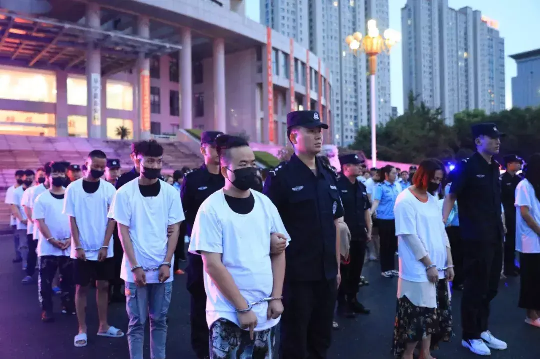 (蚂蚁借呗提升额度审核多久)速看!“蚂蚁金服工作人员”要帮你提升“借呗”额度  第1张