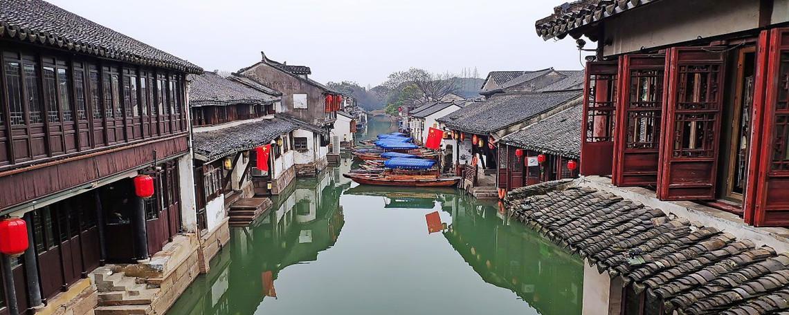 (乌镇在哪个城市)周庄古镇和乌镇属于哪里呢?一个在苏州,一个在嘉兴 第1张 (乌镇在哪个城市)周庄古镇和乌镇属于哪里呢?一个在苏州,一个在嘉兴 第1张