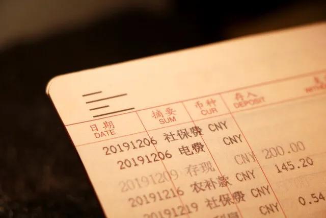 (定期存款异地取款)人在外地,定期存款到期,能异地同行支取吗?银行:看当初怎么存  第2张 (定期存款异地取款)人在外地,定期存款到期,能异地同行支取吗?银行:看当初怎么存  第2张