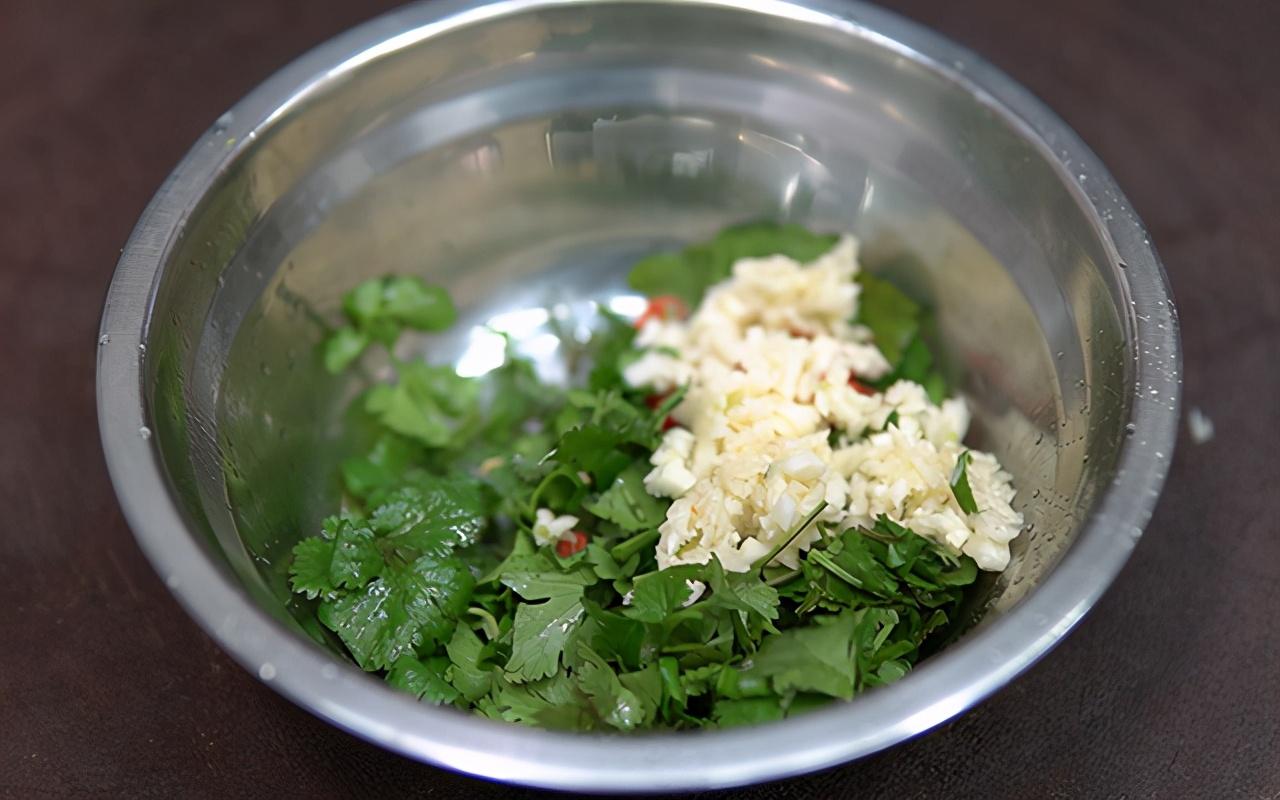 (皮蛋豆腐凉拌的做法)凉拌皮蛋豆腐的家常做法,调凉拌汁有技巧,学会了能做各种凉拌菜 第3张 (皮蛋豆腐凉拌的做法)凉拌皮蛋豆腐的家常做法,调凉拌汁有技巧,学会了能做各种凉拌菜 第3张