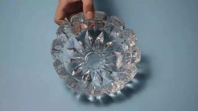 (烟灰缸里为什么不能倒水)烟灰缸里放一张纸巾，用途真厉害，我也是刚知道，解决了一个难题  第10张