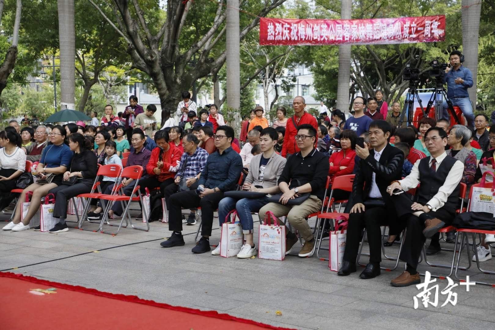 (建行善融商城怎么样)电商扶贫助力乡村振兴!建行梅州市分行举办善融商城消费扶贫宣传活动 第1张 (建行善融商城怎么样)电商扶贫助力乡村振兴!建行梅州市分行举办善融商城消费扶贫宣传活动 第1张