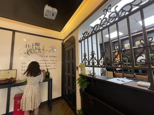 (邮局几点开门)上海这家邮局厉害了!卖咖啡和冰激凌，推窗就是魔都最火“打卡点”  第1张