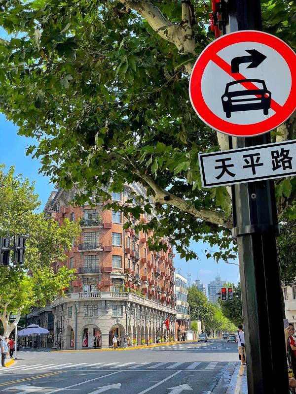 (邮局几点开门)上海这家邮局厉害了!卖咖啡和冰激凌，推窗就是魔都最火“打卡点”  第5张