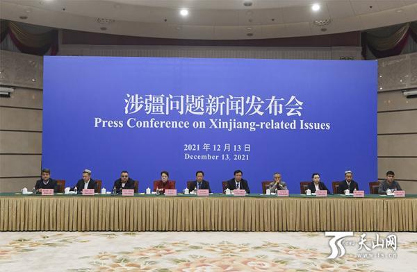 (新疆爆炸)新疆公布多段暴恐案视频,暴徒连孕妇都不放过,甚至砍杀同伙 第1张 (新疆爆炸)新疆公布多段暴恐案视频,暴徒连孕妇都不放过,甚至砍杀同伙 第1张