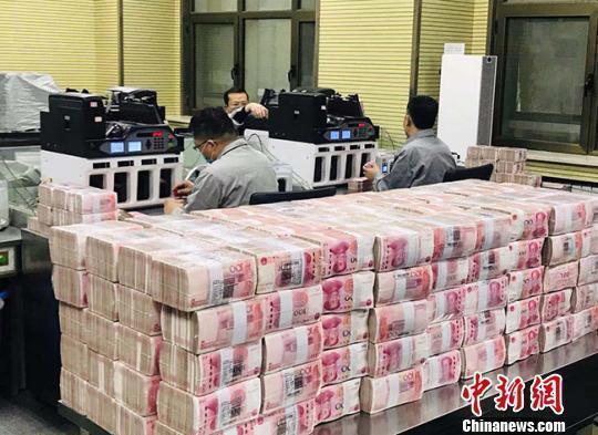 (北京人均收入)2021年居民收入排行榜公布,上海北京人均可支配收入超7万 广东江苏属4万元俱乐部 第3张 (北京人均收入)2021年居民收入排行榜公布,上海北京人均可支配收入超7万 广东江苏属4万元俱乐部 第3张