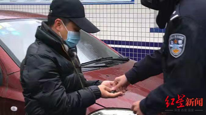 「20万的车可以抵押贷款多少钱」洗车行老板为偿还赌债,骗取十余辆汽车抵押贷款,牟利20多万元 第2张 「20万的车可以抵押贷款多少钱」洗车行老板为偿还赌债,骗取十余辆汽车抵押贷款,牟利20多万元 第2张
