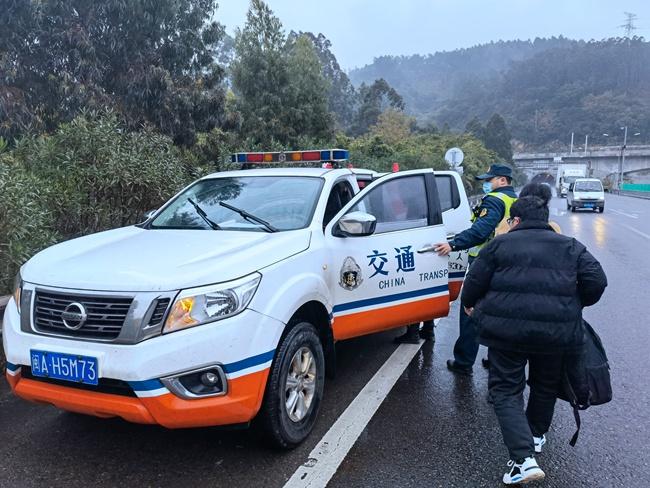 (高速公路道路救援)8名归乡人高速滞留 福建福泉高速公路综合执法福州一大队暖心救援 第1张 (高速公路道路救援)8名归乡人高速滞留 福建福泉高速公路综合执法福州一大队暖心救援 第1张