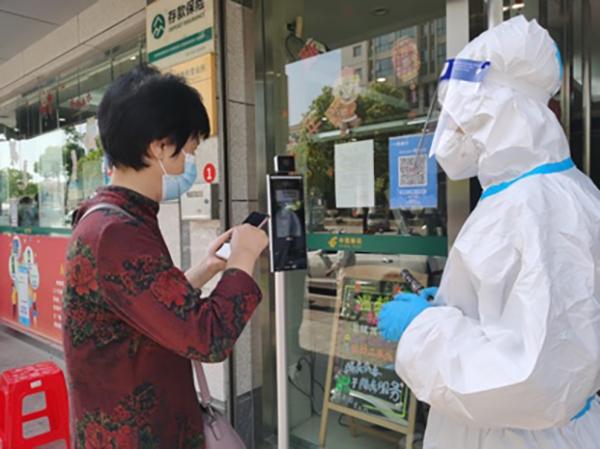 (邮政什么时候上班)烟火正归来|解决老人现金荒，上海首个邮政网点恢复对外营业  第2张