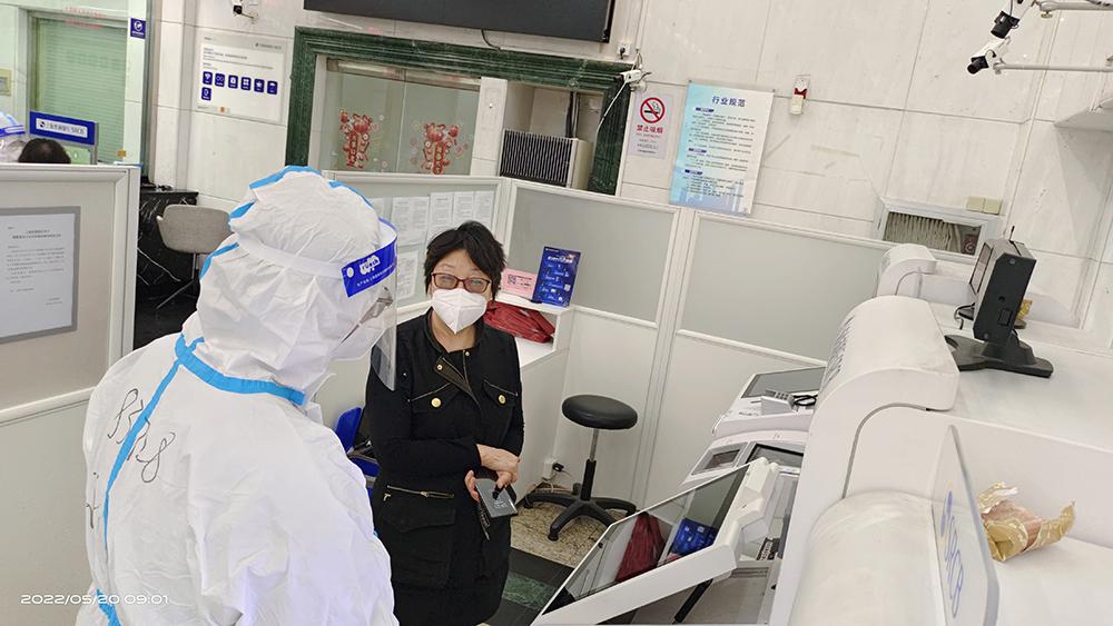 烟火正归来|上海普陀这家银行恢复营业,每小时开放15个号码(银行周日开门吗) 第3张 烟火正归来|上海普陀这家银行恢复营业,每小时开放15个号码(银行周日开门吗) 第3张
