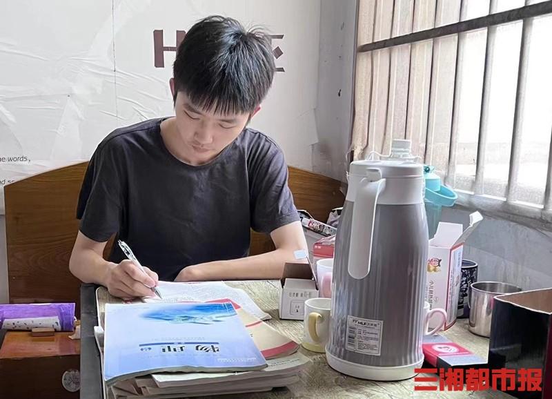 (折分是什么意思)心有光芒 逆风飞翔|高考606分，在包装厂“折盒子”的常德伢子有个军人梦  第1张